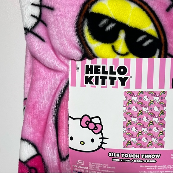 Sanrio Hello Kitty Pink Rainbow Blanket NWT - Picture 2 of 4